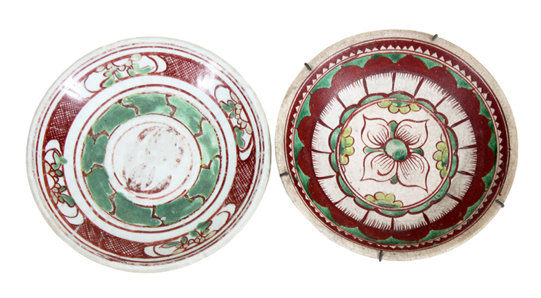 A set of two Qing Fujian iron red green plates.