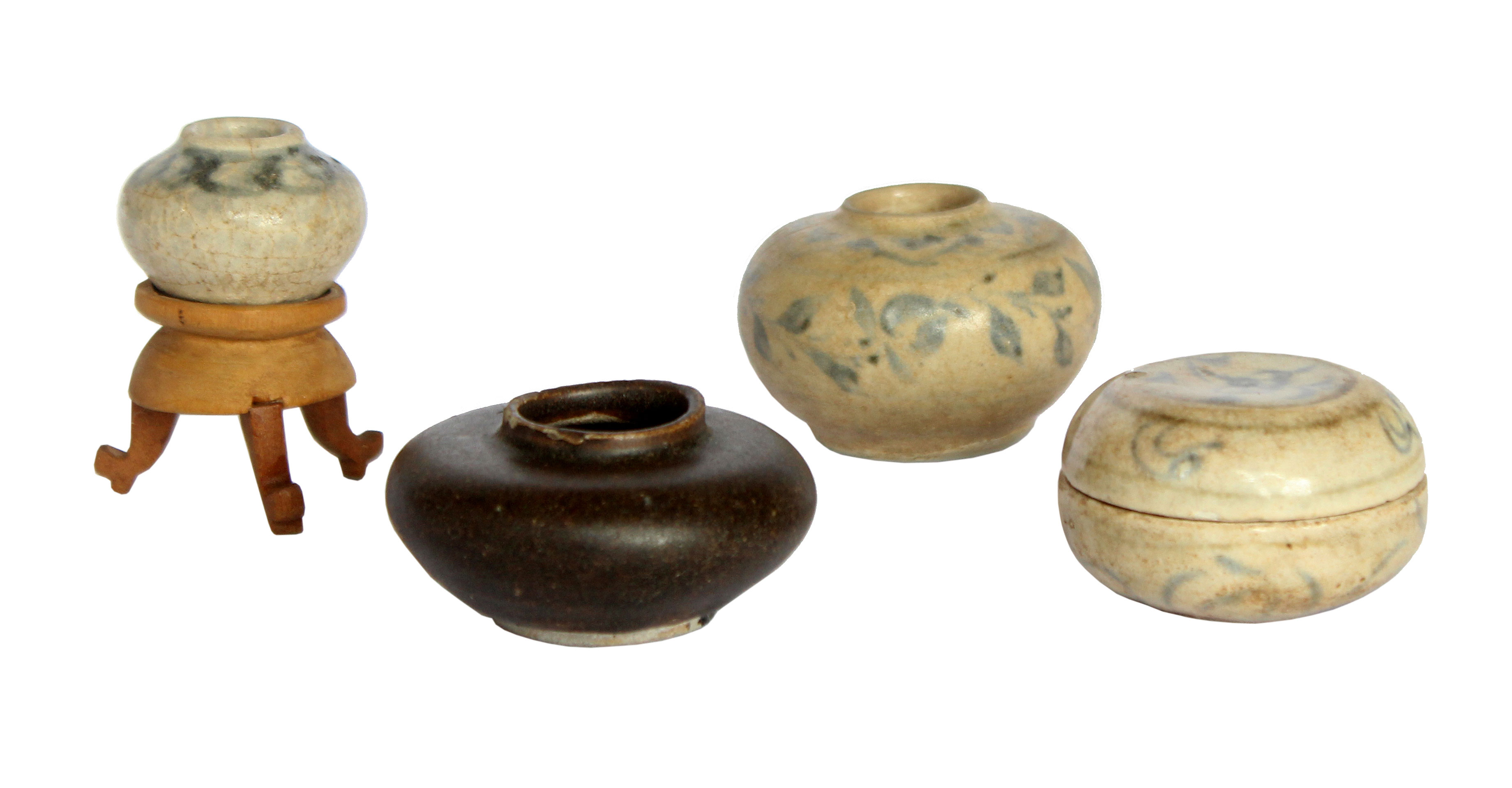 Three 15 - 16th century Anamese blue and white jarlets and a Song Yuan brown jarlet. 