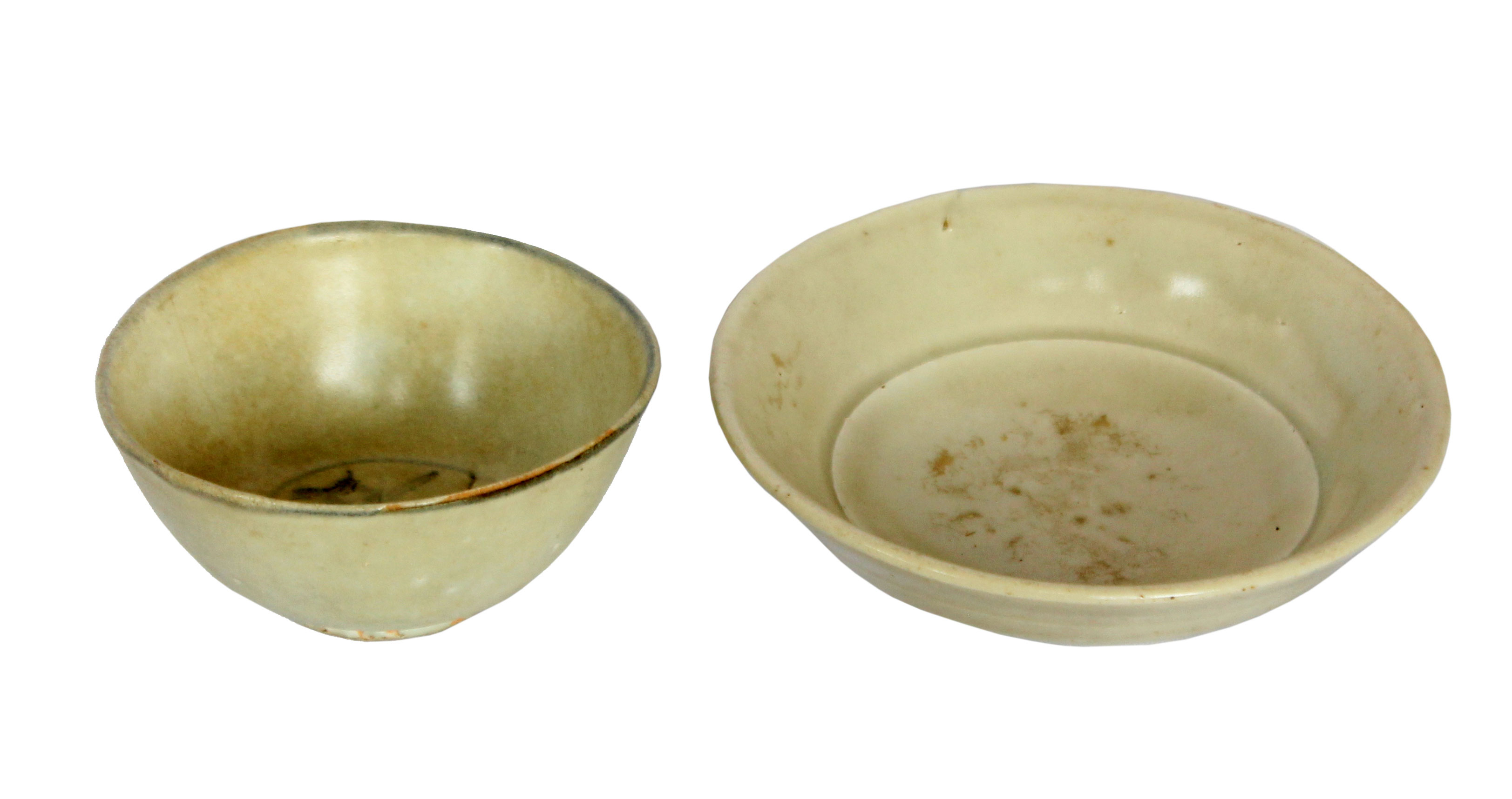 A 16th century Qing Anamese blue and white bowls.