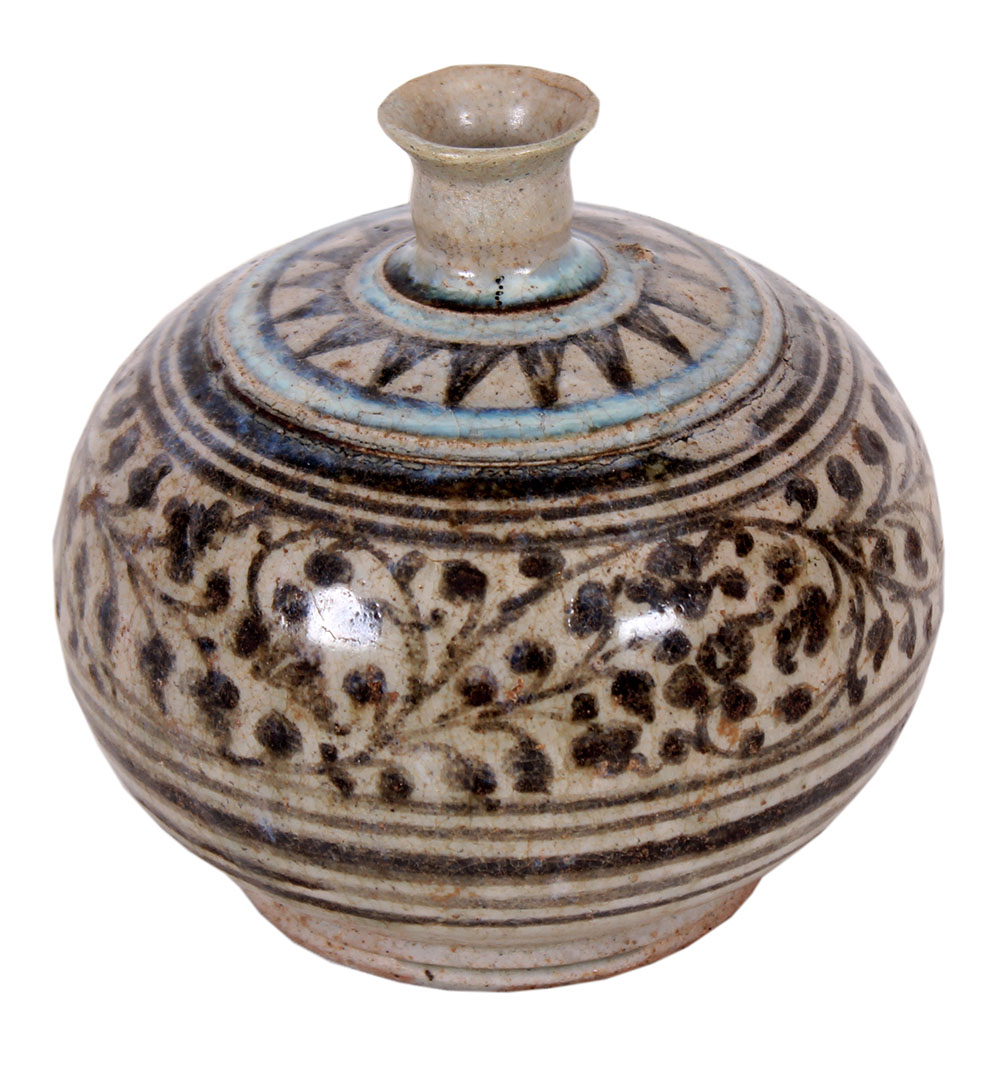 A 14 - 16th century sawankhalok bottle vase