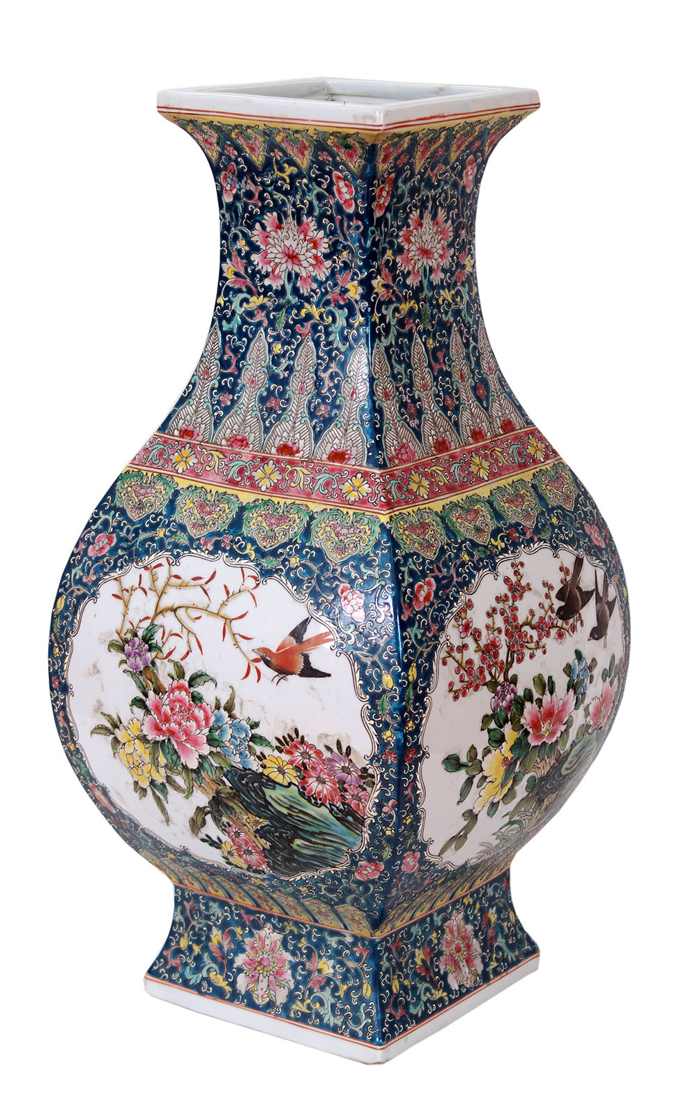 A Chinese vintage famille rose vase