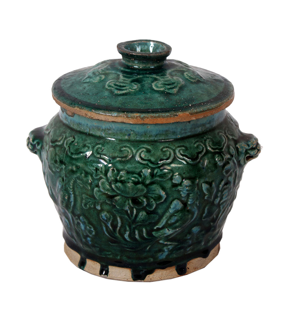 A circa 1900s green glazed shiwan covered jar