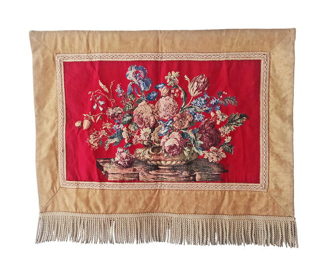 A 20th century European hanging Tapestry for wall decoration 