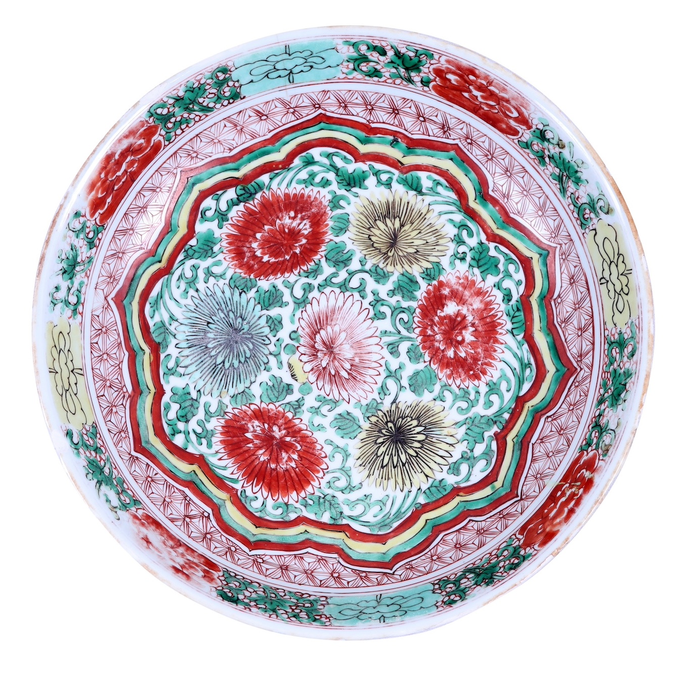 A kangxi period (1662 - 1722) of Chinese famille verte iron red dish painted with chrysanthemum