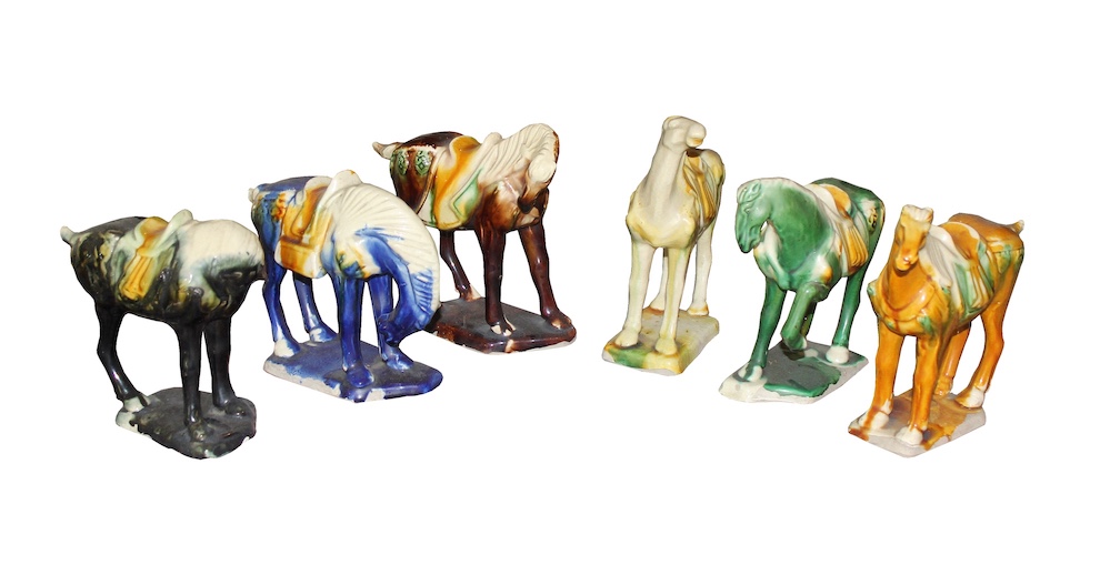 A group of six pieces horse figurines