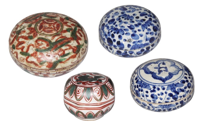 A set of four ceramic covered box consisting of two pieces blue and white, a polychrome and a 16th - 17th Zhangzhou
