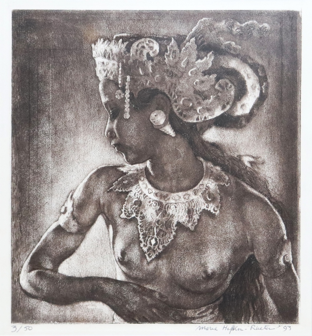 Ni Asoeg, Wearing an Arja Headdress