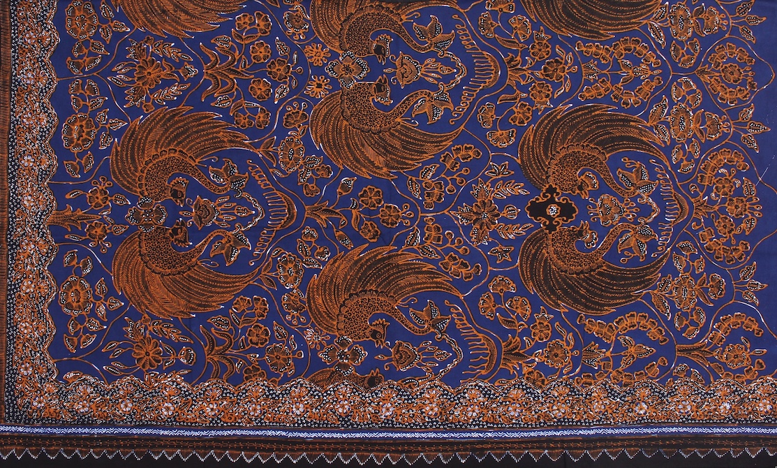 A mix of classical “sogan” (brown) colors with quintessential Cirebon dyes (light navy) and a unique take on theclassic gurdo pattern from Tin’s eyes.