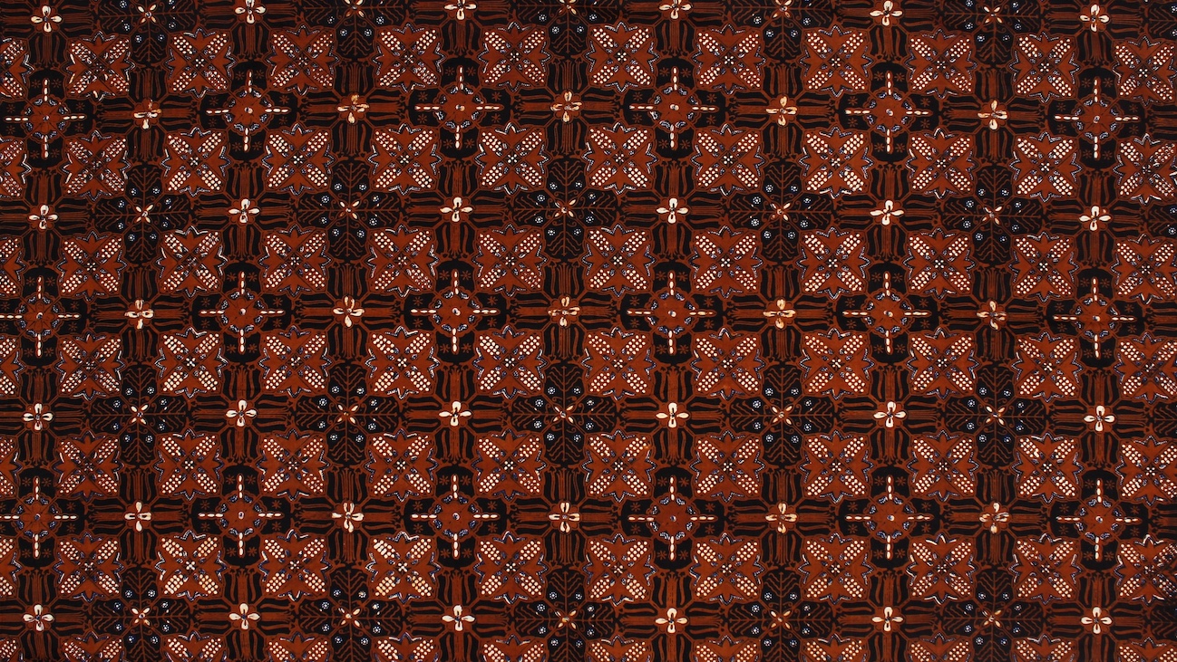 Square brown motifs inspired from the vintage fabrics of Surakarta and its royal court, Mangkunegaran.