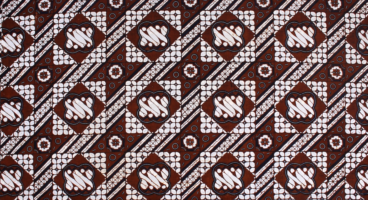 A mix of brown and white motifs made by Pak Sugeng’s family inspired by the royal court of Yogyakarta Palace.