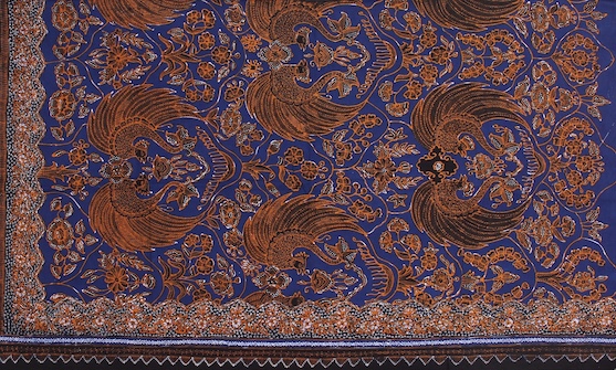 A mix of classical “sogan” (brown) colors with quintessential Cirebon dyes (light navy) and a unique take on theclassic gurdo pattern from Tin’s eyes.