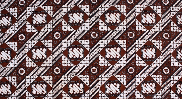 A mix of brown and white motifs made by Pak Sugeng’s family inspired by the royal court of Yogyakarta Palace.