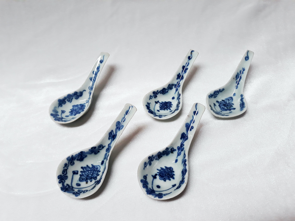 A group of five Chinese blue and white soup spoons