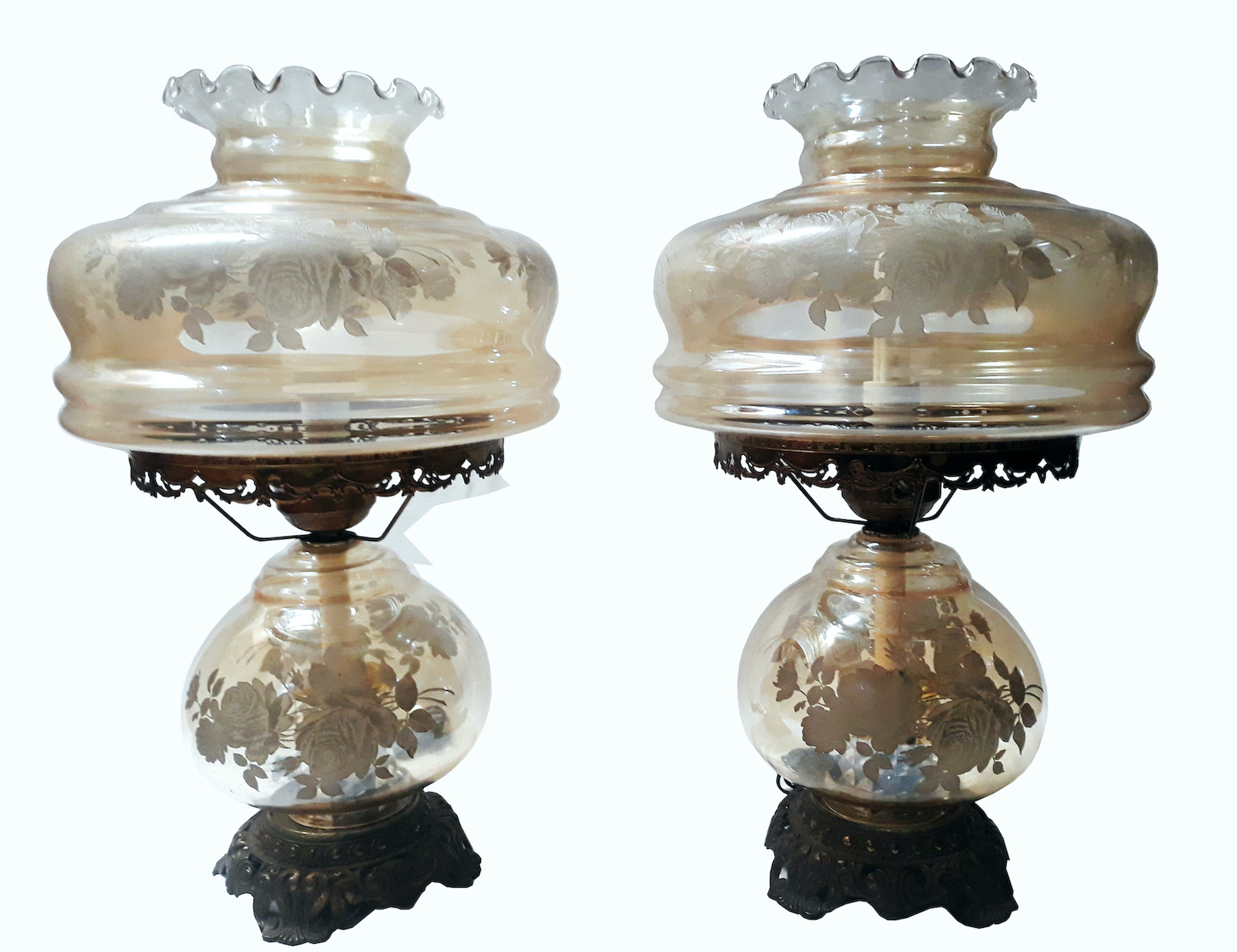 A pair of European glass table oil lamp