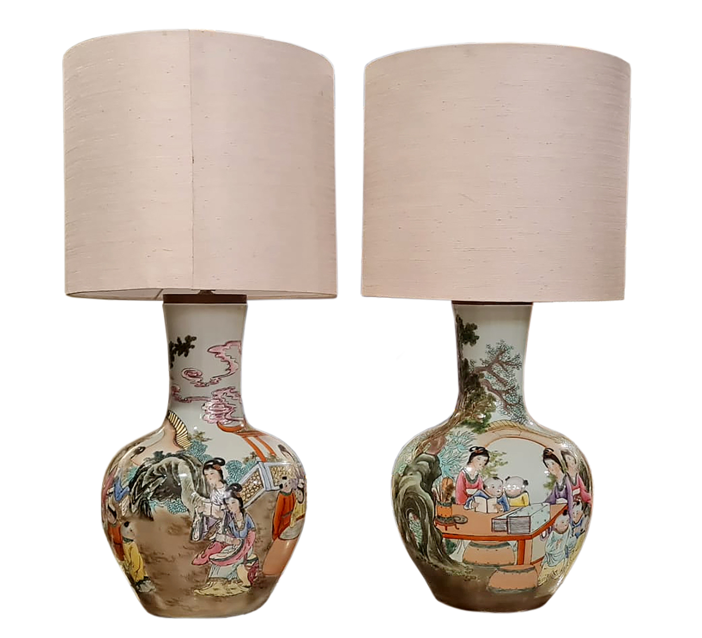 A pair of table lamps with Chinese vintage famille rose bottle vase stand