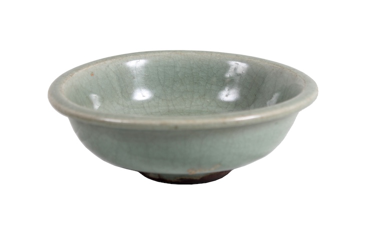 A 18th - 19th century Qing Chinese celadon crackle glazed bowl